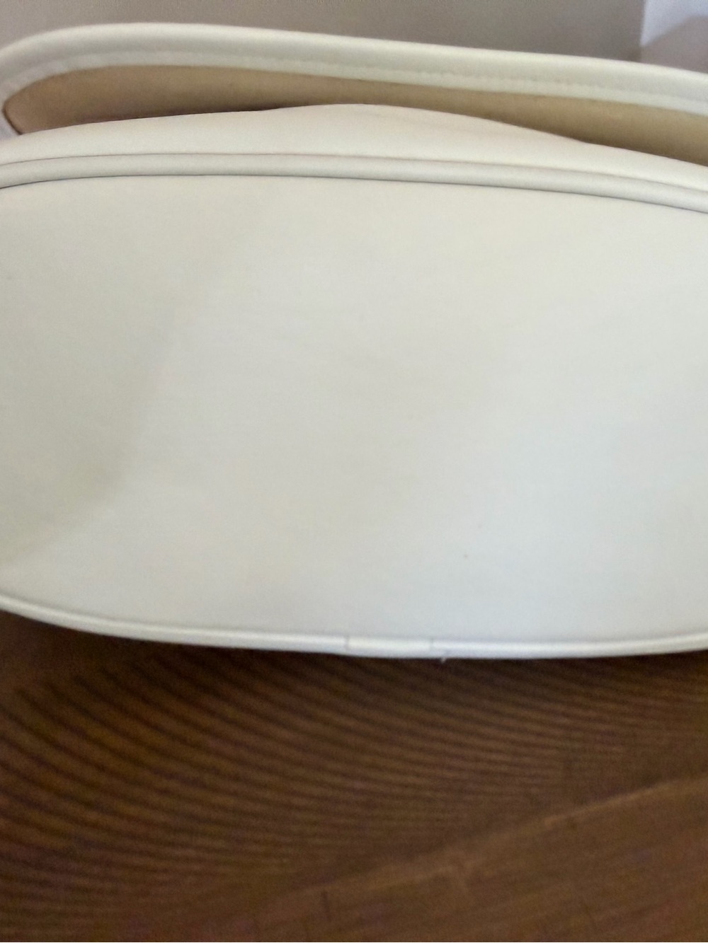 Vintage COACH SoHo Fletcher off White Leather Crossbody Bag with Gold Chain - Picture 5 of 13